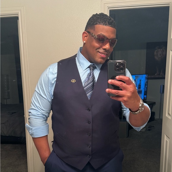 Meet your Posher, Brandon. - Picture 1 of 7